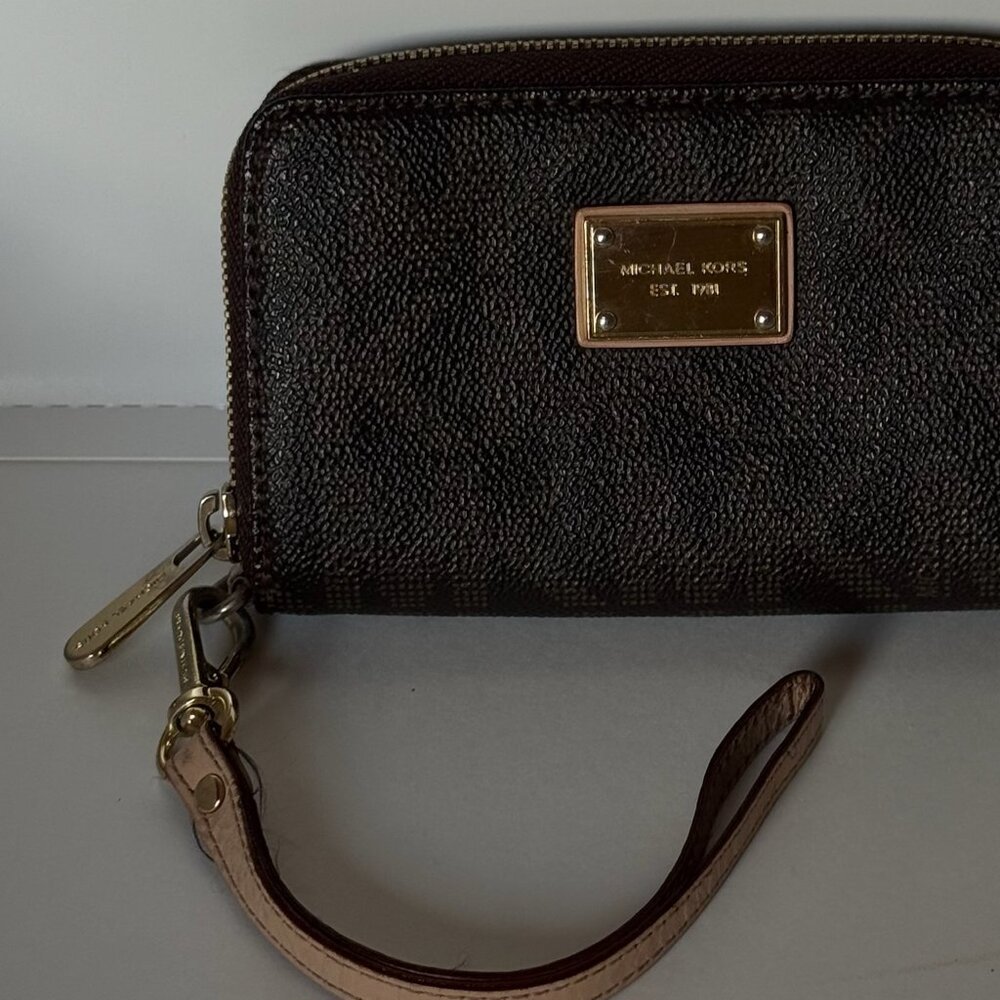 Michael Kors Logo Zip Wristlet Brown Gold Interior